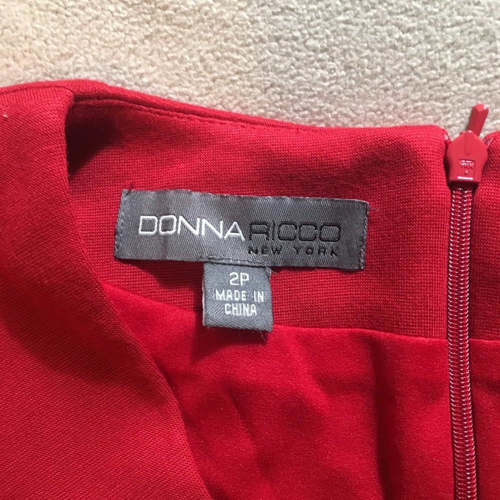 Red casual dress. 2P